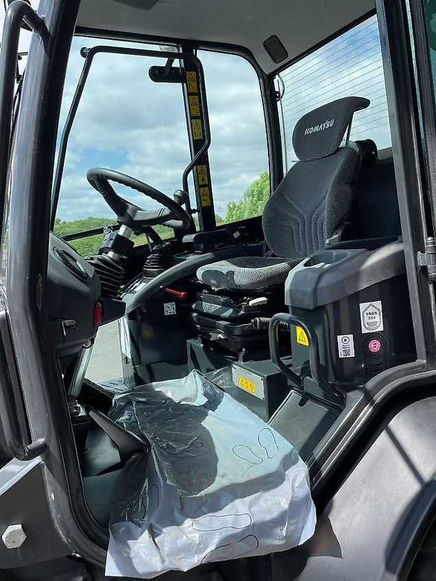 Komatsu WA 70M 6 Tonner mit nur 246 Stunden, inkl. 2 Werkzeugen