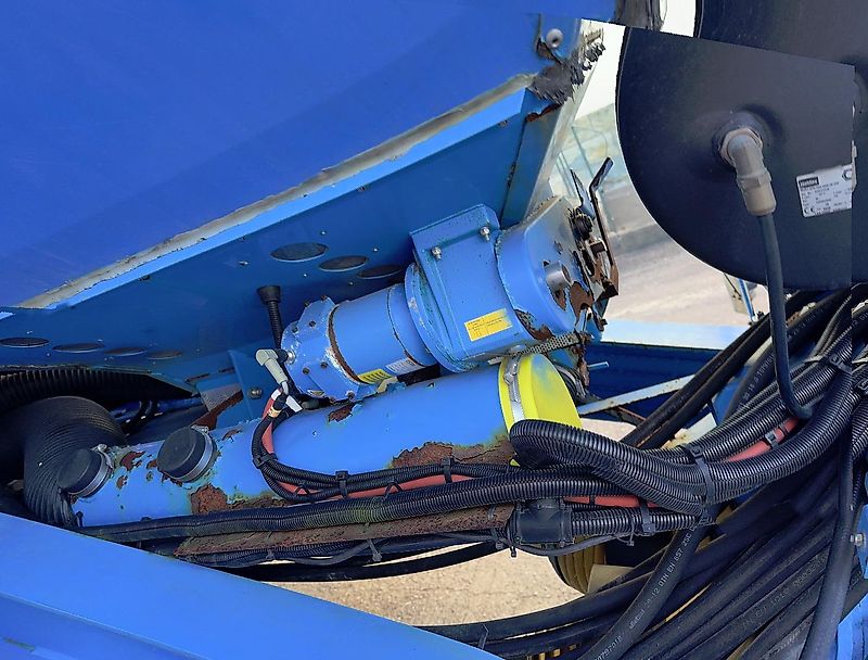 Lemken Compact Solitair 9/600 KK, BJ 2010, 6m AB, 4500l Tank, Reifenpacker, ISObus-Anschluß, OHNE SÄSCHIENE!!!