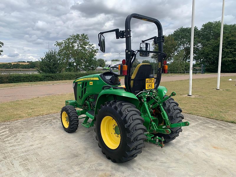 John Deere 3046R ROPS I