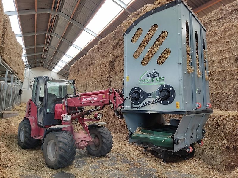 VDMJ Stable Boy Ballenauflöser Einstreumaschine Heuverteiler Quaderballen
