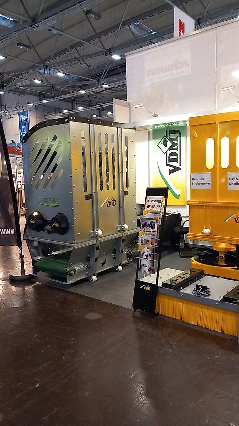 VDMJ Stable Boy Ballenauflöser Einstreumaschine Heuverteiler Quaderballen