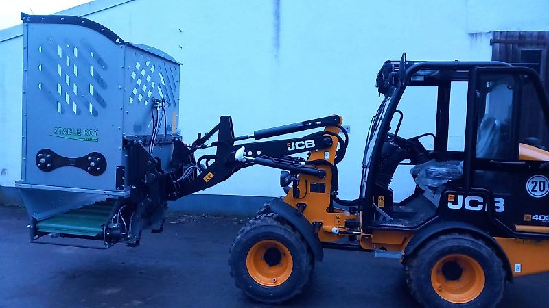 VDMJ Stable Boy Ballenauflöser Einstreumaschine Heuverteiler Quaderballen