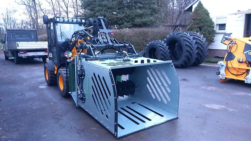 VDMJ Stable Boy Ballenauflöser Einstreumaschine Heuverteiler Quaderballen