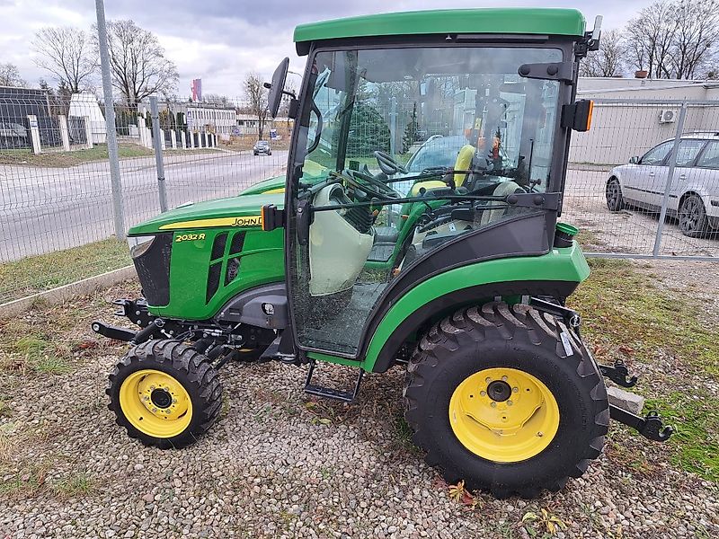 John Deere 2032R