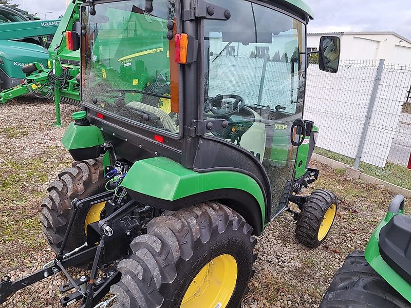 John Deere 2032R