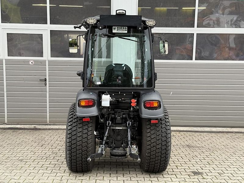 Solis 26 HST Kabine Panther (Black)