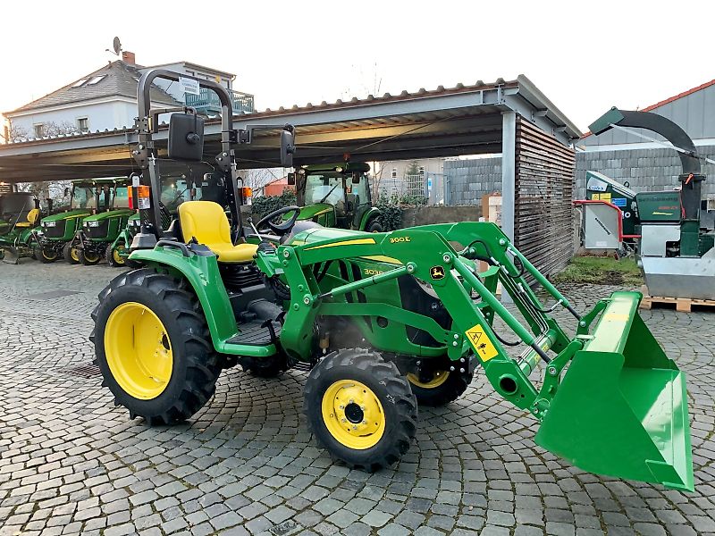 John Deere 3025E