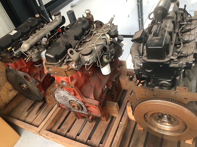 New Holland TS90 MOTOR COMPLEET