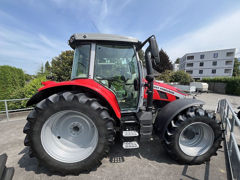 Massey Ferguson 5S.145 Dyna6 Exclusive