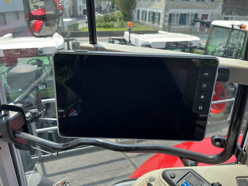 Massey Ferguson 5S.145 Dyna6 Exclusive