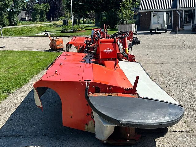 Kuhn FC 9530 D Lift control Kneuzer triple maaier