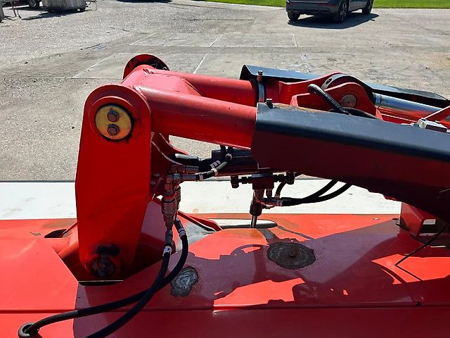 Kuhn FC 9530 D Lift control Kneuzer triple maaier