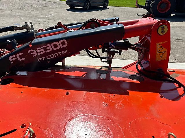 Kuhn FC 9530 D Lift control Kneuzer triple maaier