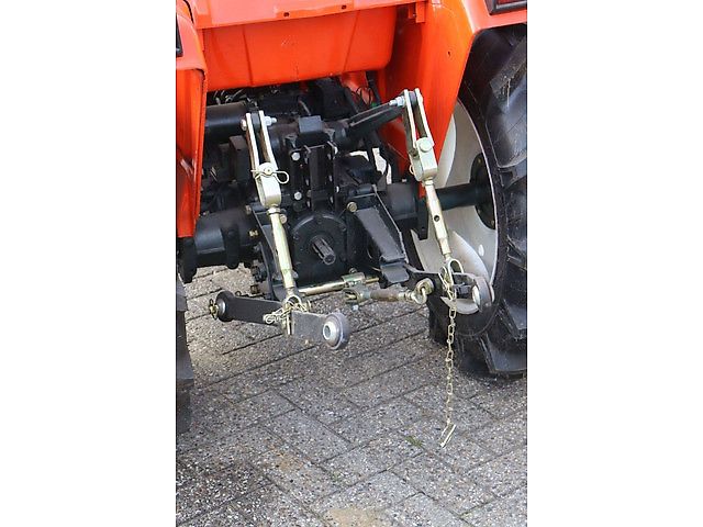 Kubota B1-16 Bulltra