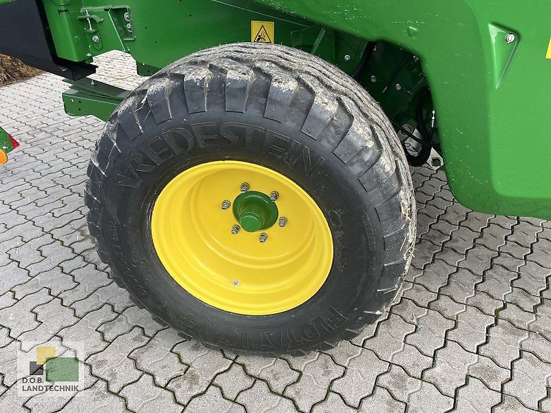 John Deere V451M