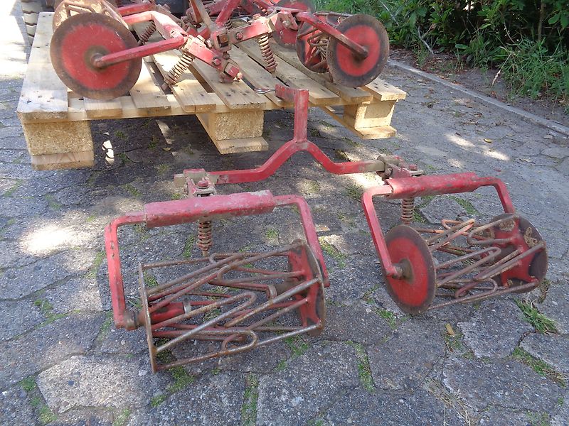 Rau 12 reihig Fronthacke hydraulischer Klapprahmen mit Gänsefußscharen & Hohlscheiben zur Kulturschonung