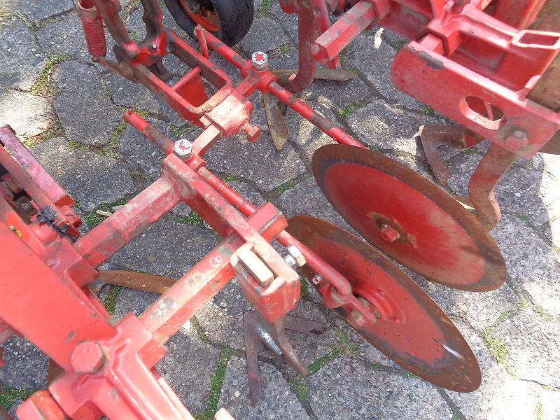 Rau 12 reihig Fronthacke hydraulischer Klapprahmen mit Gänsefußscharen & Hohlscheiben zur Kulturschonung