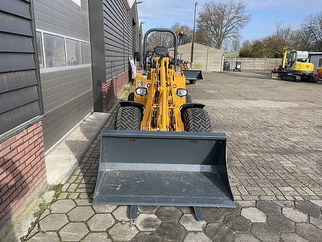 Knikmops KM250 minishovel / kniklader