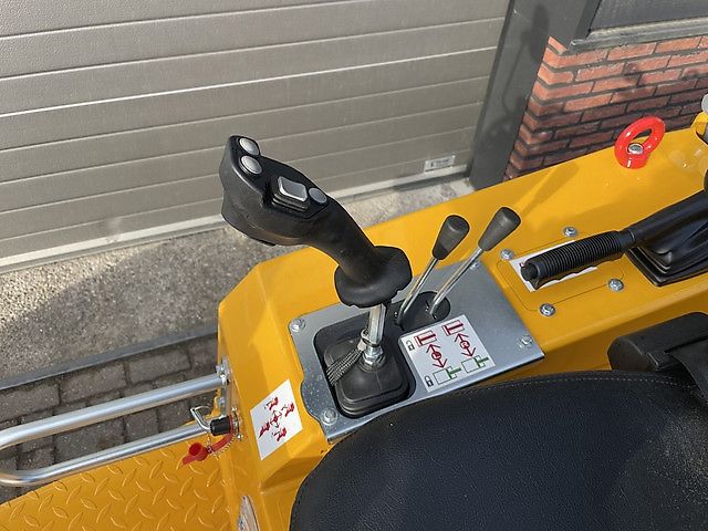 Knikmops KM250 minishovel / kniklader