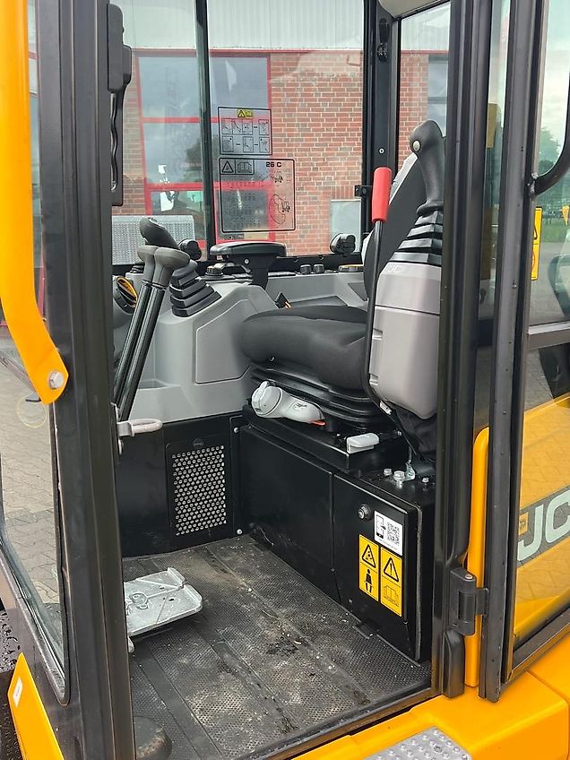 JCB 26 C 1