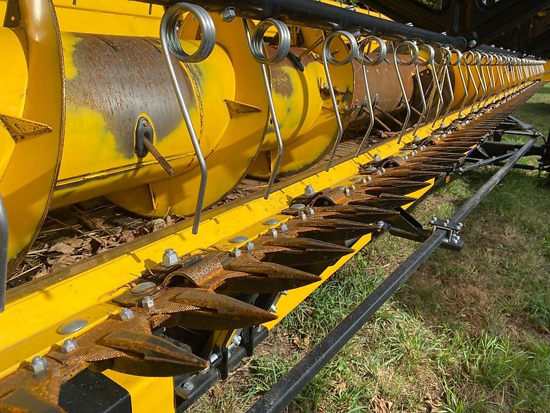 New Holland Agriculture New Holland 30FT Vari-Feed Header