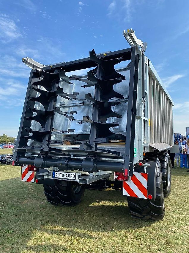 Auto-Agro Miststreuer / Manure spreader / Epandeur à fumier / Rimorchio spandiconcime / Разбрасыватель органических удобрений / Rozrzutnik obornika Tandem N268