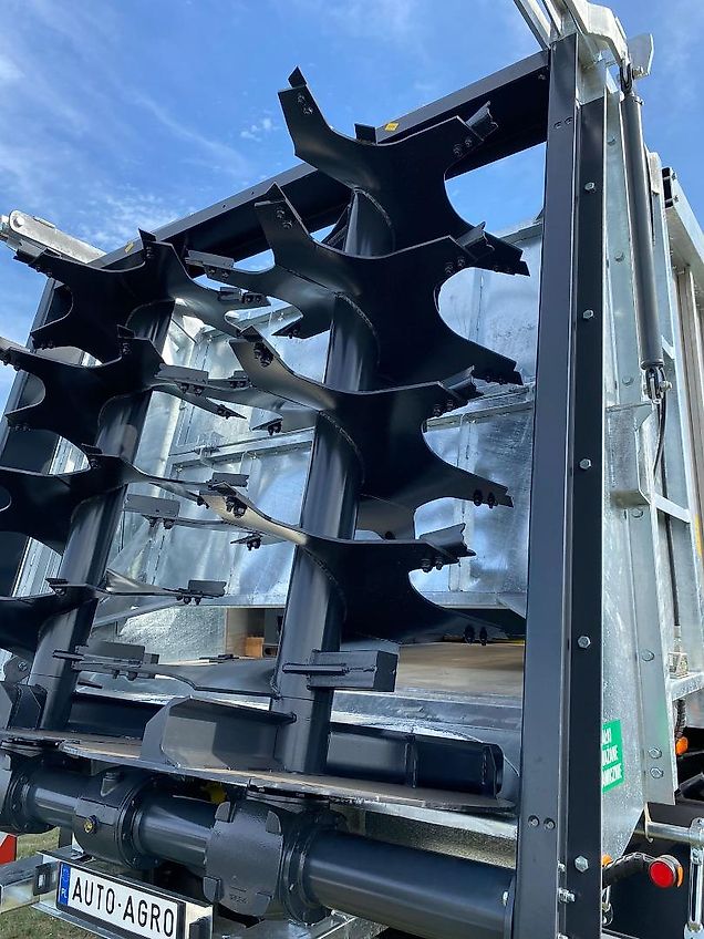 Auto-Agro Miststreuer / Manure spreader / Epandeur à fumier / Rimorchio spandiconcime / Разбрасыватель органических удобрений / Rozrzutnik obornika Tandem N268