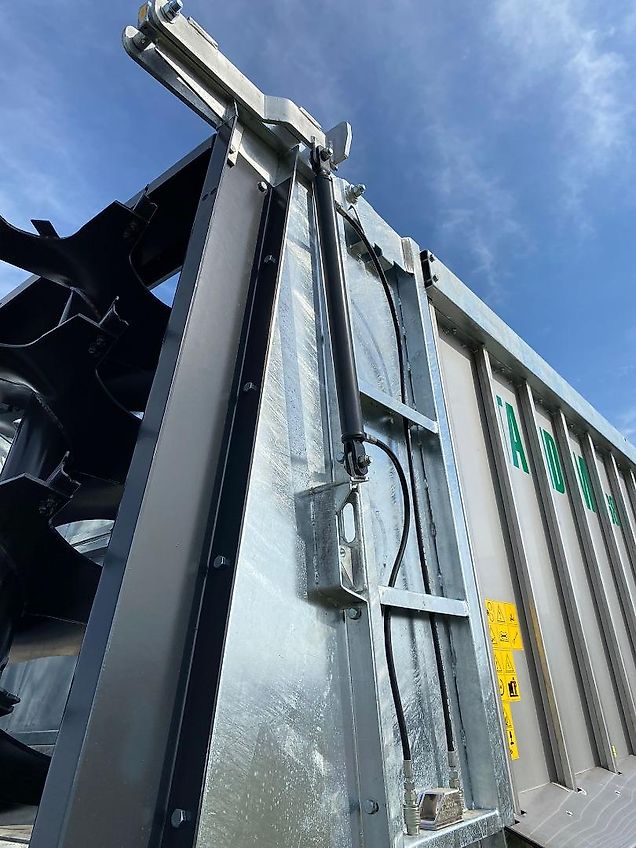 Auto-Agro Miststreuer / Manure spreader / Epandeur à fumier / Rimorchio spandiconcime / Разбрасыватель органических удобрений / Rozrzutnik obornika Tandem N268