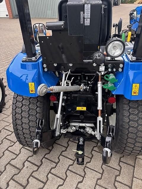 New Holland BOOMER 25 HST