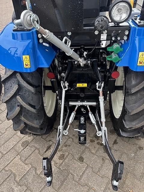 New Holland BOOMER 25 HST
