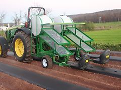 RAIN FLO; RAIN-FLO; RAIN FLOW; IRRIGATION ; Melonenpflanzmaschinen 1670 T ; 1 - 4 reihen; Mit Wasser gefüllte Pflanzraeder;