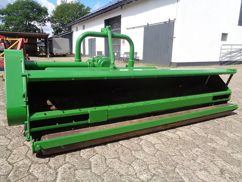 Celli Schlegelmulcher 230 cm Arbeitsbreite bis zu 60cm Seitenverschiebung 24 Hammerschlegel Gewicht ca 900kg Kein Maschio Tehnos Müthing Mulchgerät Heckmulcher Universalmulcher Schlegelmulchgerät Hammermulcher Hammermulchgerät