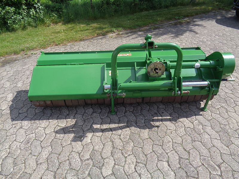 Celli Schlegelmulcher 230 cm Arbeitsbreite bis zu 60cm Seitenverschiebung 24 Hammerschlegel Gewicht ca 900kg Kein Maschio Tehnos Müthing Mulchgerät Heckmulcher Universalmulcher Schlegelmulchgerät Hammermulcher Hammermulchgerät