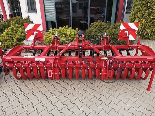 Lupus Wał daszkowy na przedni tuz z włóką 3,0 m , ø 600/Front V-ring roller with scraper beam 3.0 m, ø 600/Rullo anteriore V-ring con trave raschiante 3,0 m, ø 600/Rouleau V-ring avant avec racleur 3,0 m, ø 600/