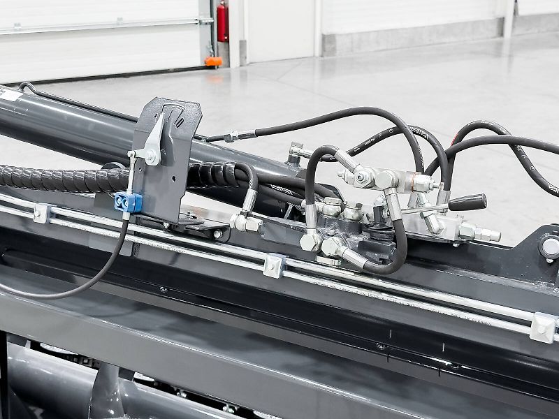 Tecnomais TMRP4 8R-F 8 row (75 cm), foldable corn header, for Case IH and New Holland combines