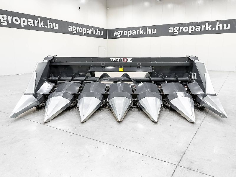 Tecnomais TM3 6R 6 row (75 cm), rigid corn header for Claas Tucano and Lexion combines, with chopper and stalk crushers