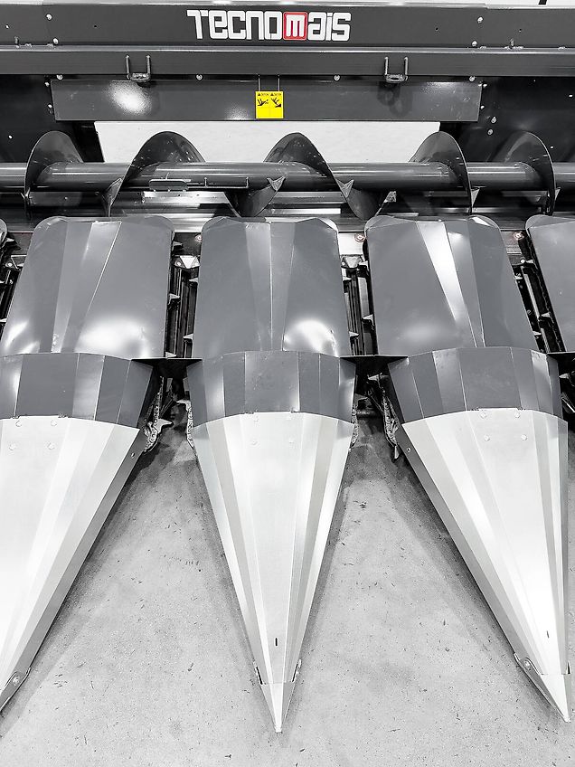Tecnomais TM3 6R 6 row (75 cm), rigid corn header for Claas Tucano and Lexion combines, with chopper and stalk crushers