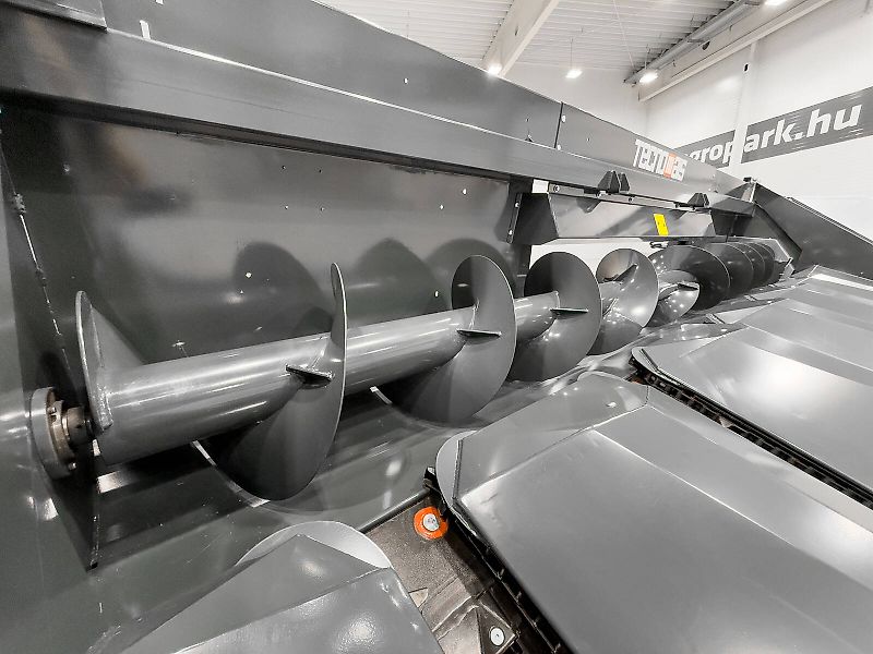 Tecnomais TM3 6R 6 row (75 cm), rigid corn header for Claas Tucano and Lexion combines, with chopper and stalk crushers