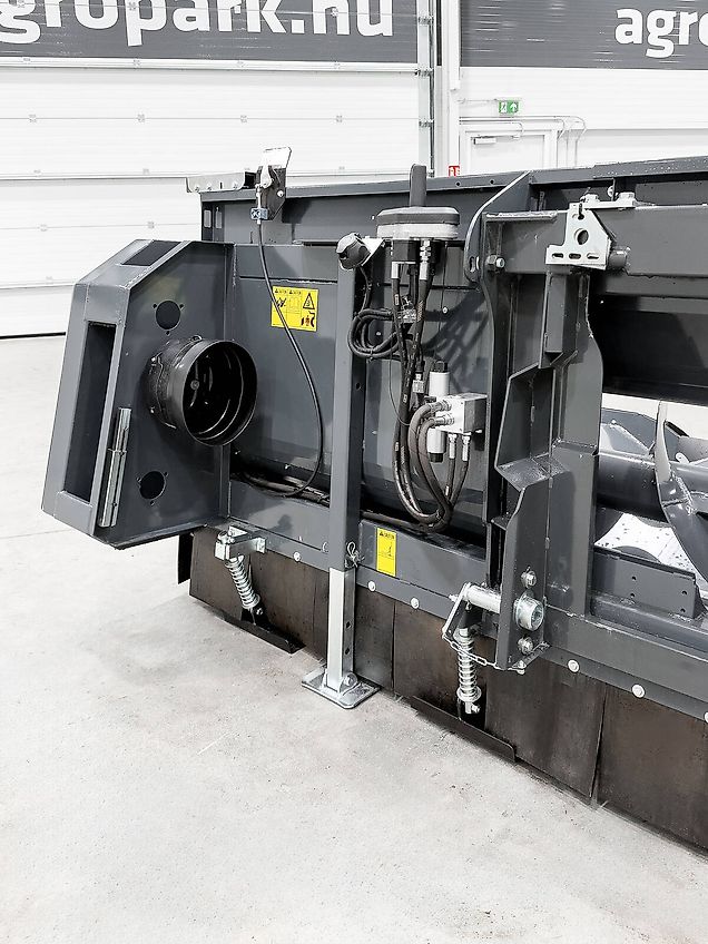 Tecnomais TM3 6R 6 row (75 cm), rigid corn header for Claas Tucano and Lexion combines, with chopper and stalk crushers