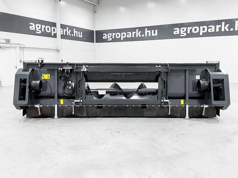 Tecnomais TM3 6R 6 row (75 cm), rigid corn header for Case IH and New Holland combines, with chopper and stalk crushers