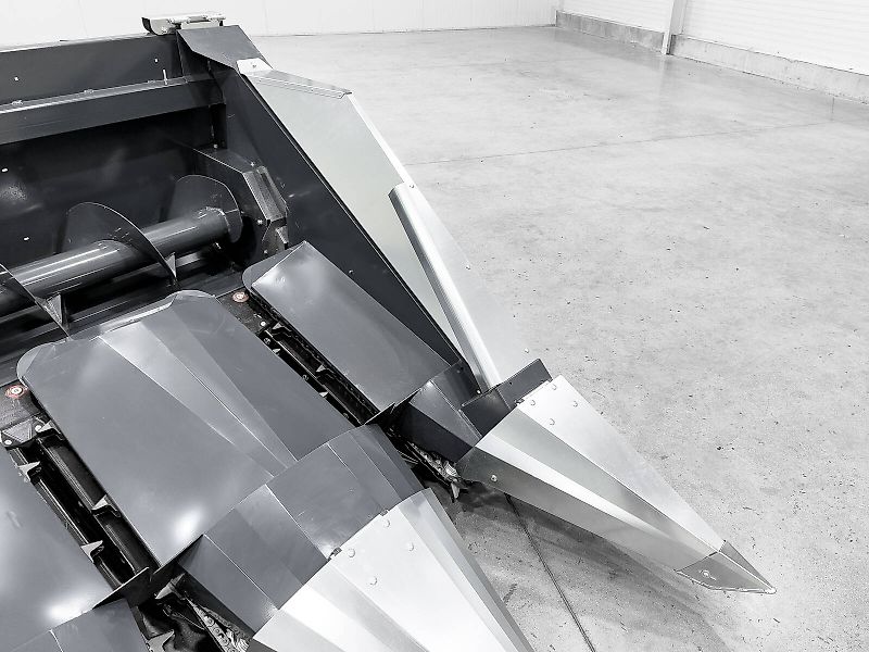 Tecnomais TM3 6R 6 row (75 cm), rigid corn header for Case IH and New Holland combines, with chopper and stalk crushers