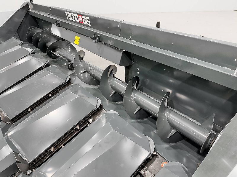 Tecnomais TM3 6R 6 row (75 cm), rigid corn header for Case IH and New Holland combines, with chopper and stalk crushers