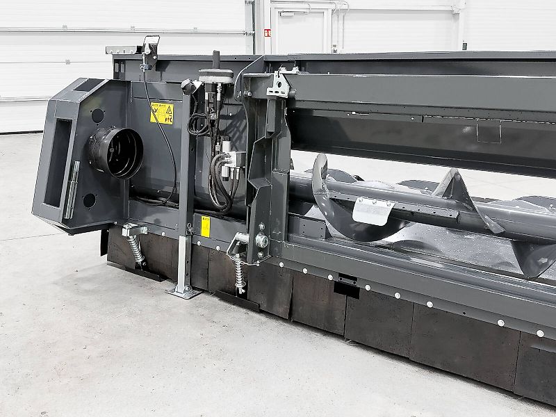 Tecnomais TM3 6R 6 row (75 cm), rigid corn header for Case IH and New Holland combines, with chopper and stalk crushers