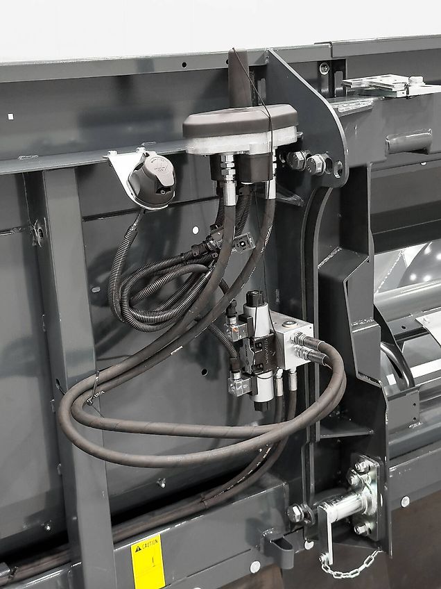 Tecnomais TM3 6R 6 row (75 cm), rigid corn header for Case IH and New Holland combines, with chopper and stalk crushers