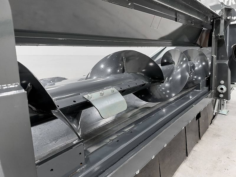 Tecnomais TM3 6R 6 row (75 cm), rigid corn header for Case IH and New Holland combines, with chopper and stalk crushers