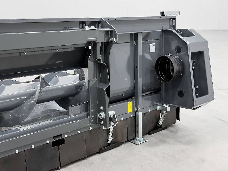 Tecnomais TM3 6R 6 row (75 cm), rigid corn header for Case IH and New Holland combines, with chopper and stalk crushers