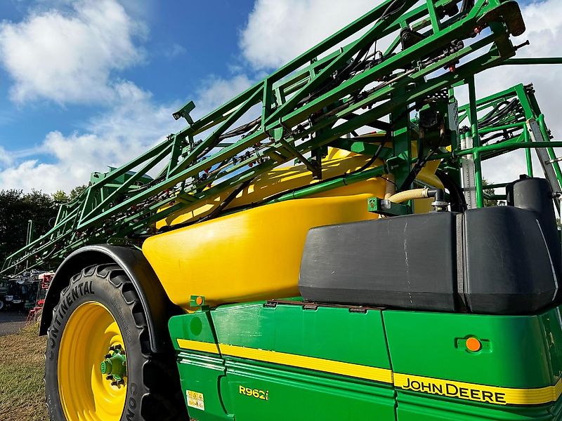 John Deere R962i