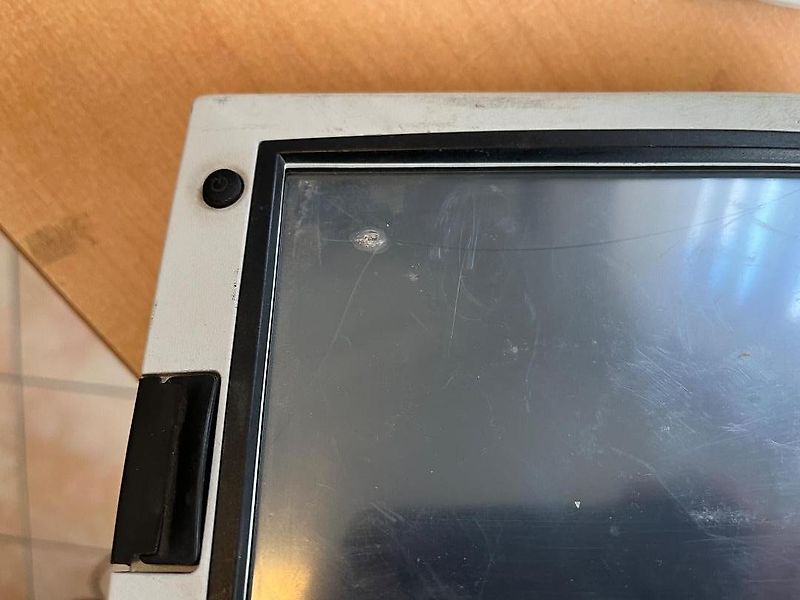 Massey Ferguson Leica Controllmonitor MOJO 3D, Display leicht beschädigt, Funktion nicht geprüft