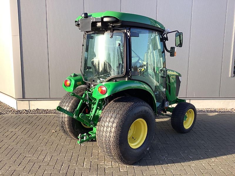 John Deere 3039R