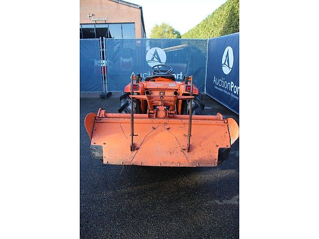 Kubota B1-17 Bulltra